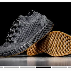 Dark gray no bull knit runners size 5.5